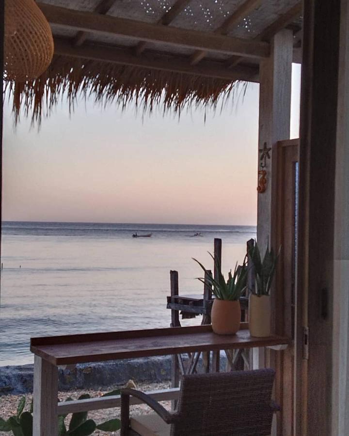 Vns Beachfront Guesthouse Ped Exterior photo