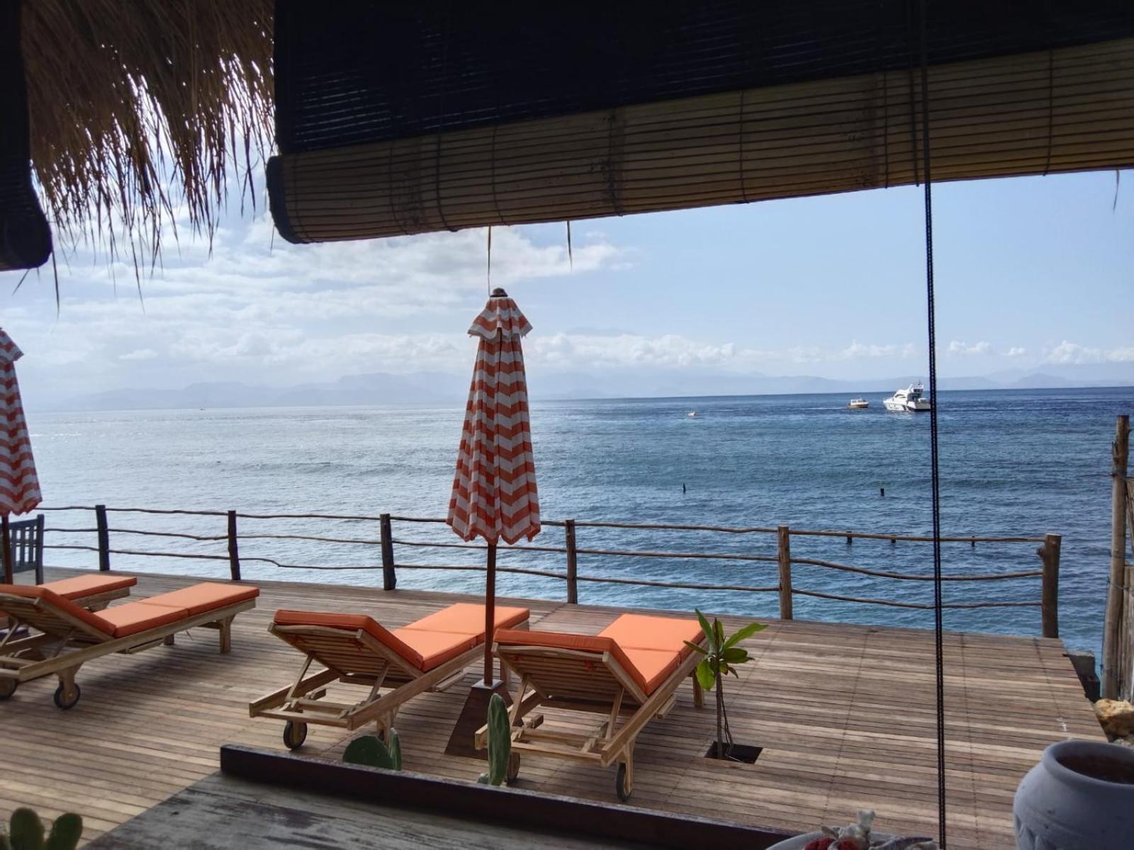Vns Beachfront Guesthouse Ped Exterior photo